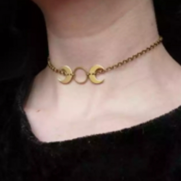 ○Mara○ Antiqued Moon Necklace - Picture 2 of 2